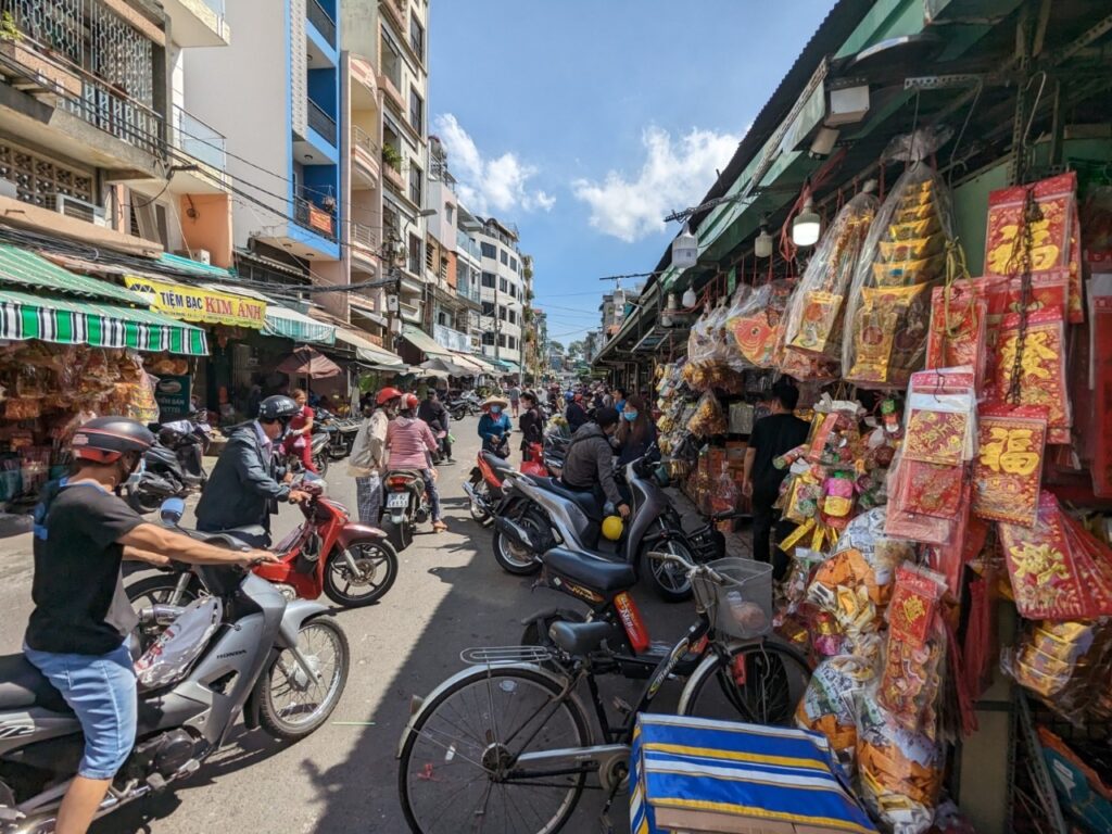 Thiết kế và chế tác chợ thiếc